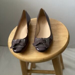 Talbots Chic Bow slip on Flats in genuine leather Glossy Purple.